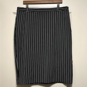 EUC Banana Republic Bi Stretch Pencil Skirt Classic Black White Stripe 26.5” 16